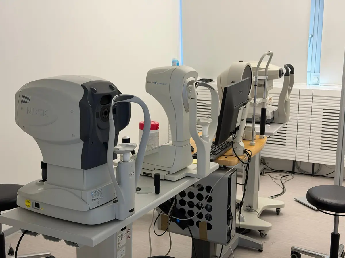 Diagnostic equipment for laser eye surgery examinations at LASIKWELT Cologne